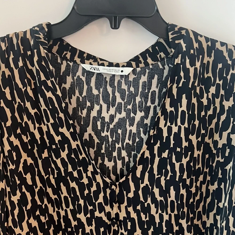 NWOT Zara Long Sleeved Cheetah Print Vneck Dress - Picture 2 of 4
